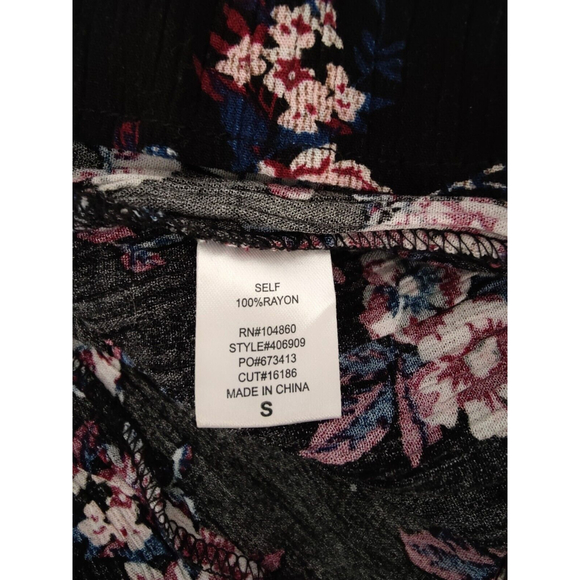 Chloe & Katie Womens Cold Shoulder Black Floral Blouse Short Sleeve Rayon SZ SM - Picture 8 of 9